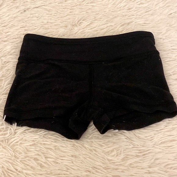 Great condition ivivva butty shorts. Reversible black one side pattern other - Picture 1 of 5